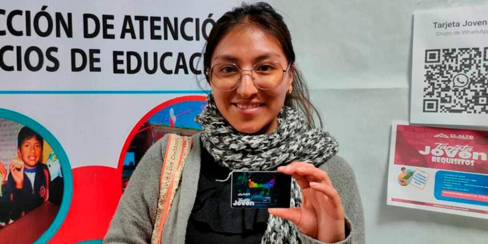 Alcaldía entrega Tarjeta Joven a 500 beneficiarios en El Alto
