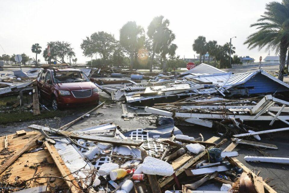 Al menos 4 muertos, destrozos, apagones e inundaciones deja Helene en el sureste de EEUU