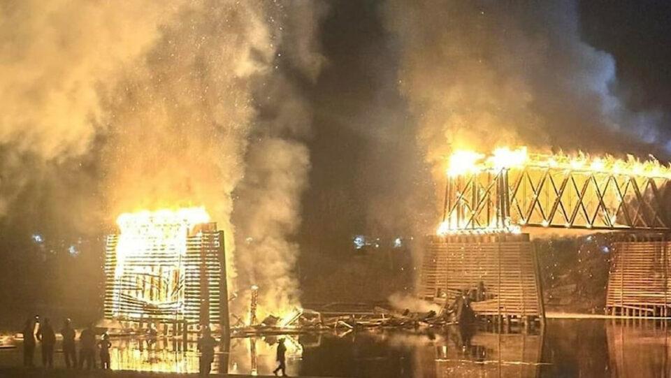 Destruido por un incendio el histórico puente Rojo en Kamloops