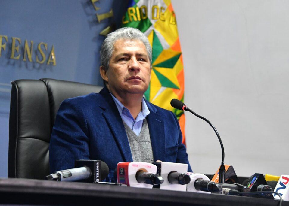 Ministro Novillo desmiente a Morales y aclara que no habrá intervención militar en la marcha