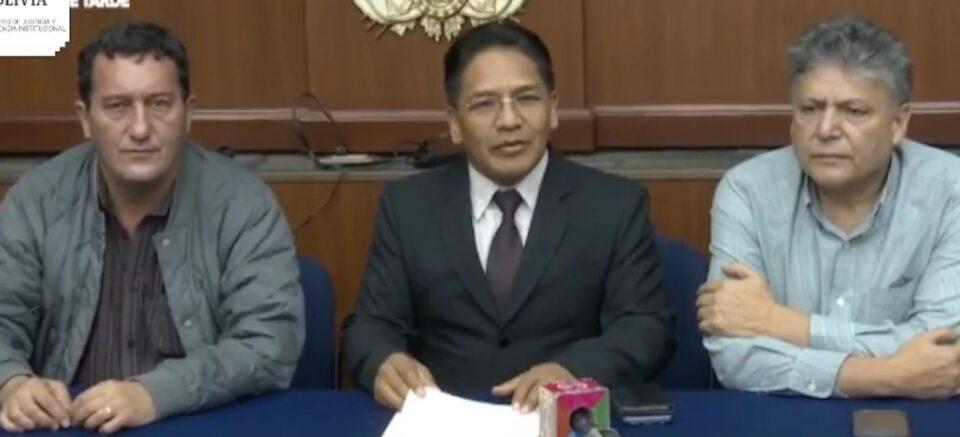 Ministerios y AMB acuerdan crear subcomisión técnica para revisar normativa sobre reincorporación de funcionarios