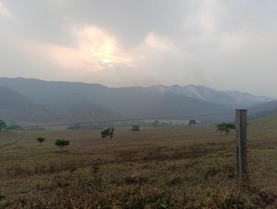 Bomberos y comunarios logran controlar incendio en Muyupampa