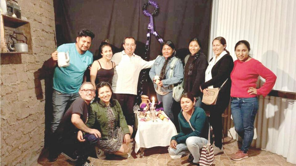 La Casa del Awelo presenta 'Gracias por las flores': cuentacuentos sobre tragedias en Bolivia