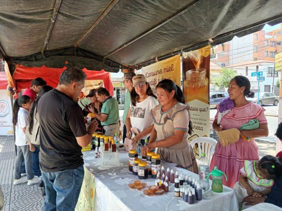 Apicultores de tres regiones apuestan por la miel orgánica