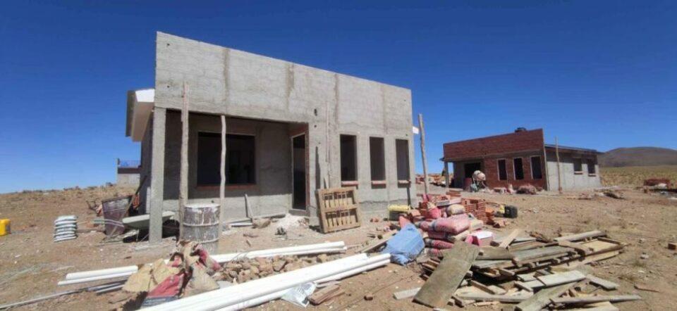 Falta de dólares golpea al sector de la construcción