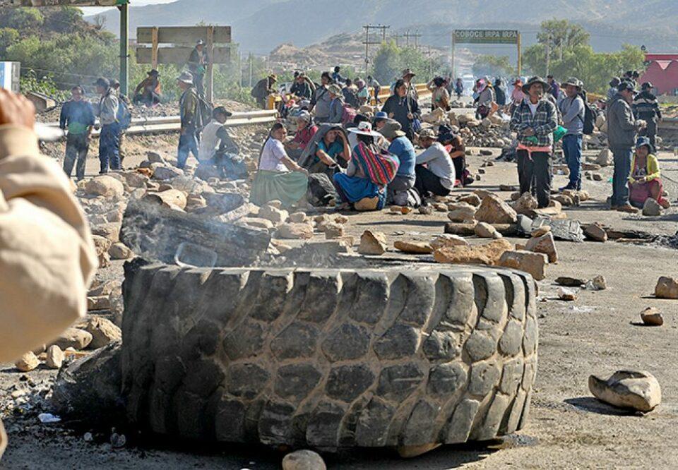 Bloqueos agravan la escasez de carburantes