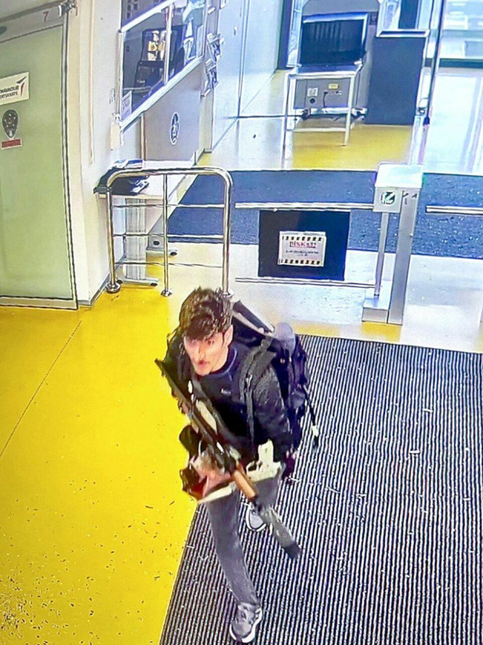 Atentado en fábrica aeronáutica de Ankara deja cinco muertos; Gobierno turco atribuye ataque al PKK