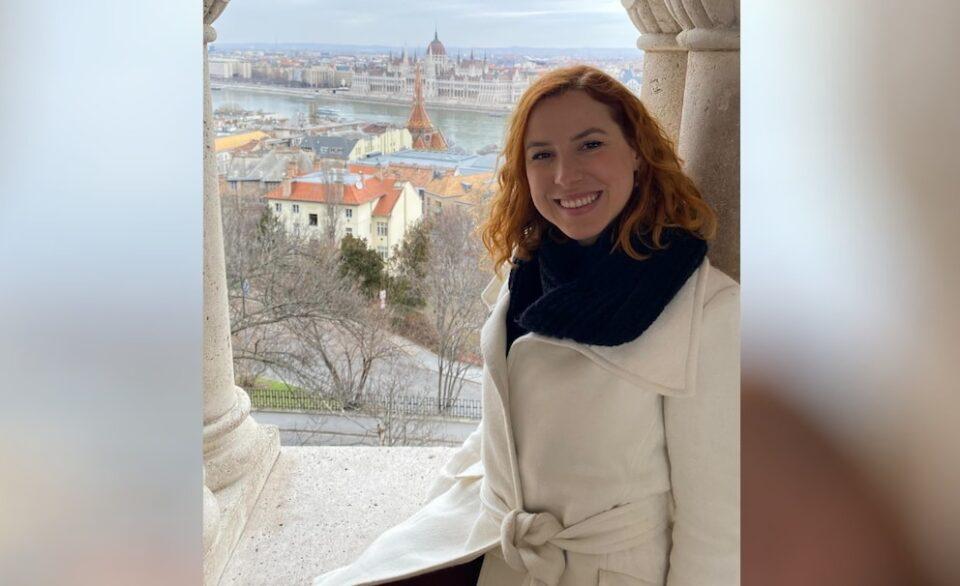 Muere famosa influencer en París, estaba sola y su Apple Watch le avisó a sus familiares