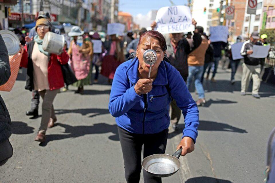 Bloqueos generan pérdidas de más de 5 millones de bolivianos, según el Gobierno