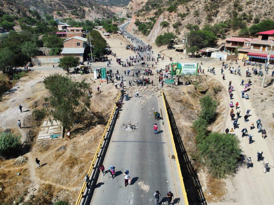 Terminales de La Paz y El Alto suspenden salidas a Cochabamba y Santa Cruz por bloqueos
