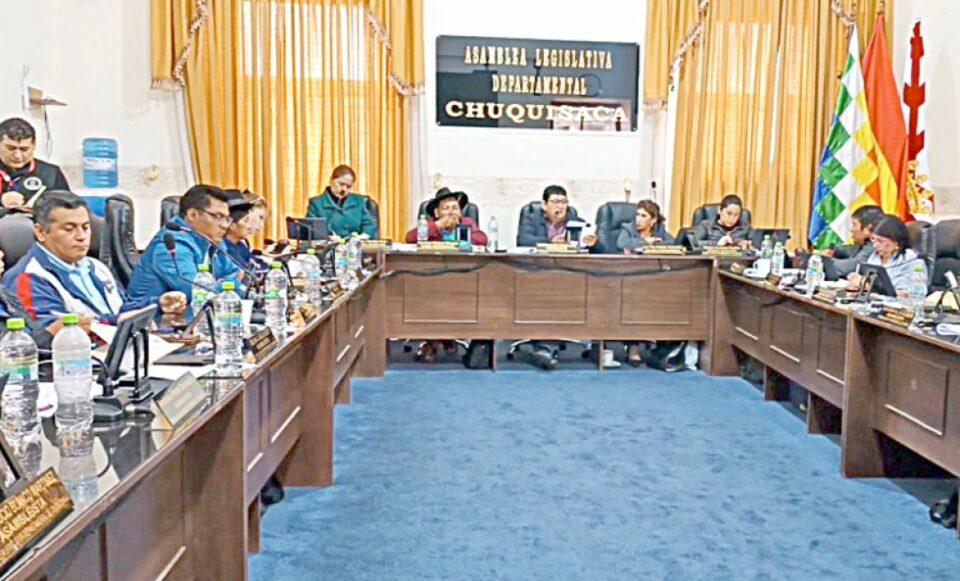 Asamblea Legislativa aprueba informes organizacionales y presupuestarios, pero los tramitará el martes