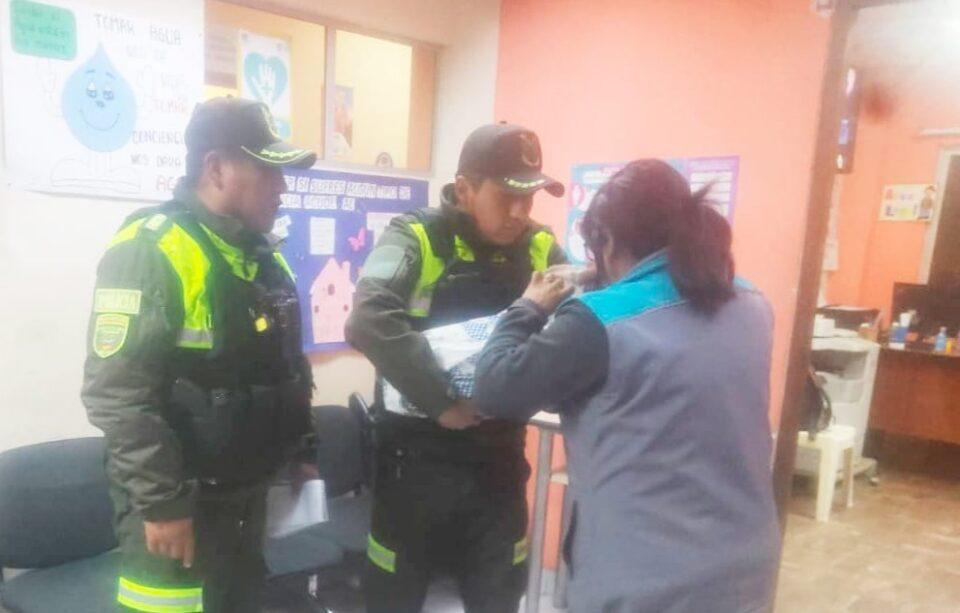 Una bebé es abandonada en una jardinera de La Paz