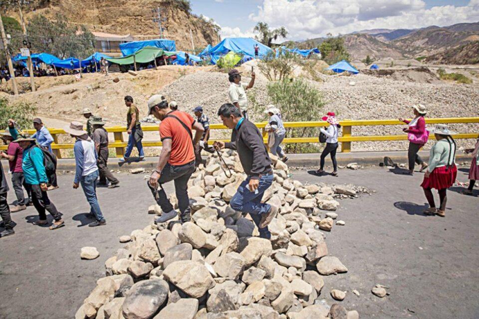 Gobernador de Santa Cruz pide estado de excepción tras violencia en Mairana y exige investigación