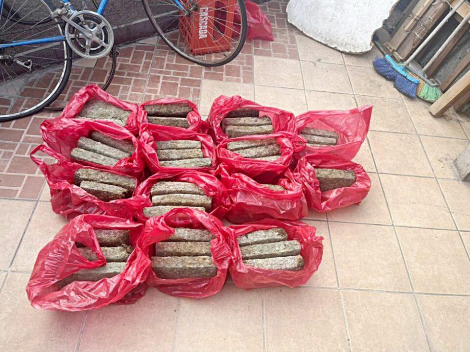 Decomisan más de 48 kilos de marihuana en Sucre, ocultos en una terraza
