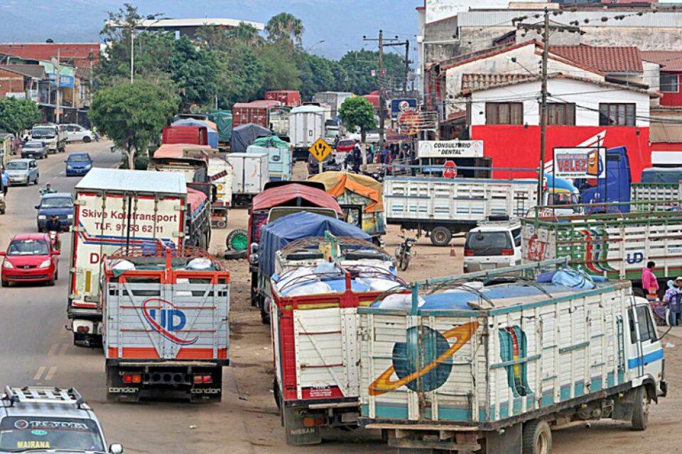 Cámara Nacional de Industrias reporta pérdidas de más de 2.200 millones de bolivianos por bloqueos de carreteras