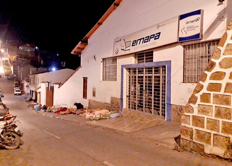 Sucre: Ciudadanos esperan para adquirir arroz de EMAPA