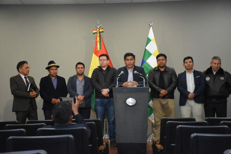 Para evitar el desabastecimiento, el Gobierno incrementa vuelos aéreos para enviar 118 toneladas de pollo y 44 toneladas de res a La Paz