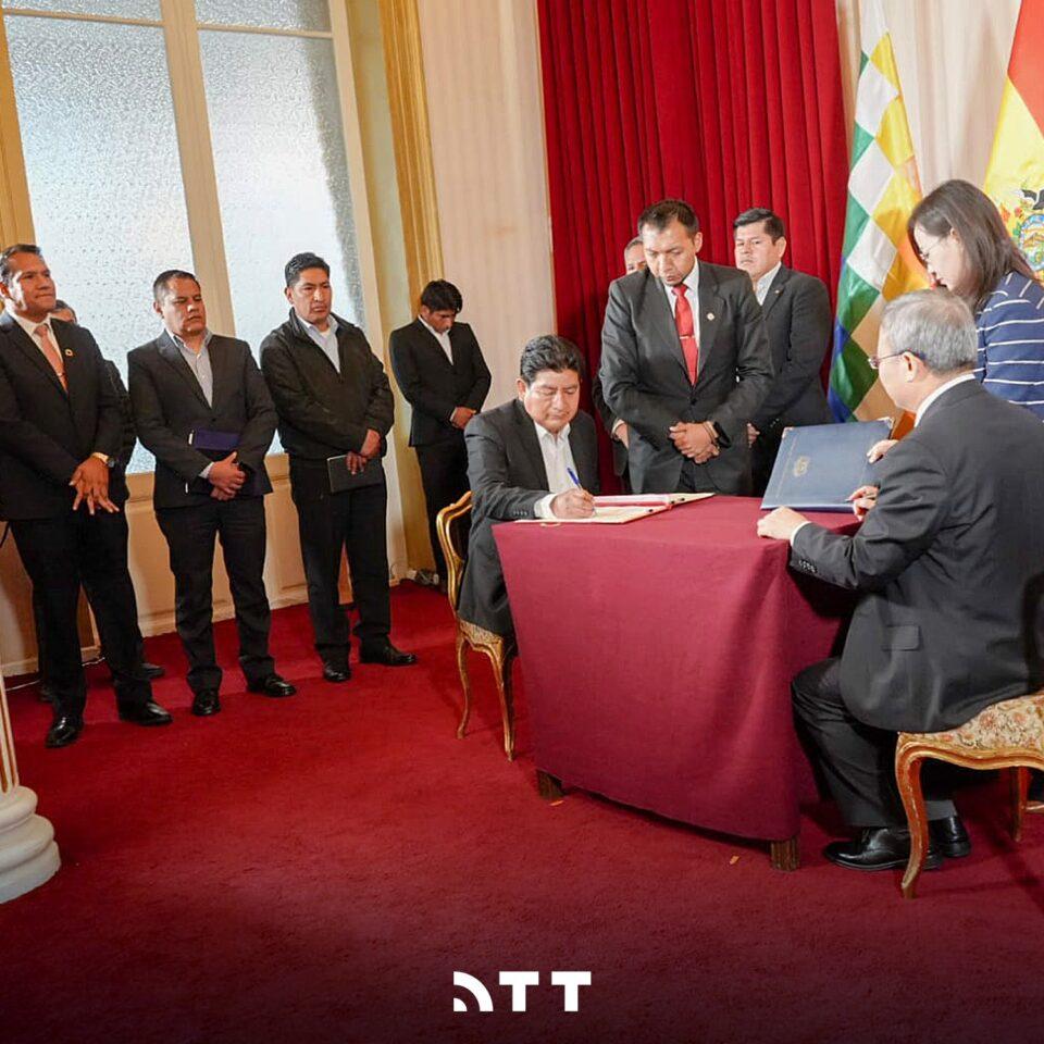 Bolivia y China firman memorando para fortalecer la economía digital y modernizar infraestructura tecnológica