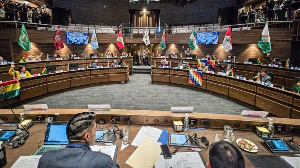 Senadores aprueban la Ley de Acceso a la Información Pública para fomentar la transparencia en la administración estatal
