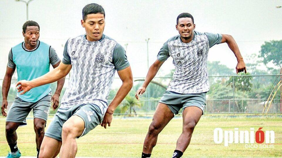 San Antonio de Bulo Bulo entrena para su duelo contra Royal Pari en Santa Cruz