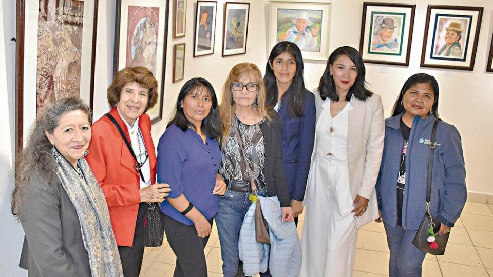 Se inaugura en Cochabamba la exposición 'Expresiones Femeninas' del 15 al 28 de octubre