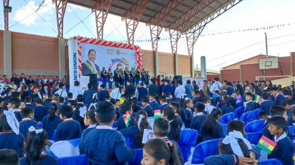 Estudiantes planean invertir su Bono Juancito Pinto en zapatos, materiales y gastos universitarios