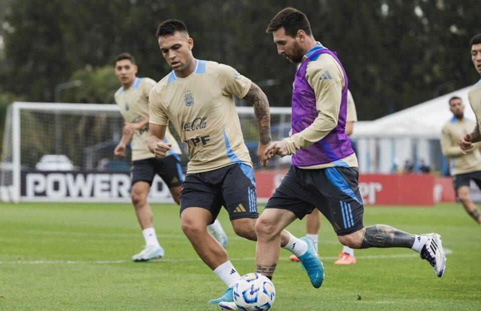 Messi, Álvarez y Martínez se perfilan como trío ofensivo para enfrentar a Bolivia en eliminatorias