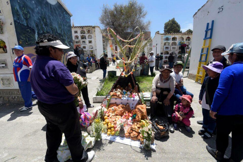 La Paz implementa medidas especiales para la celebración de Todos Santos en cementerios