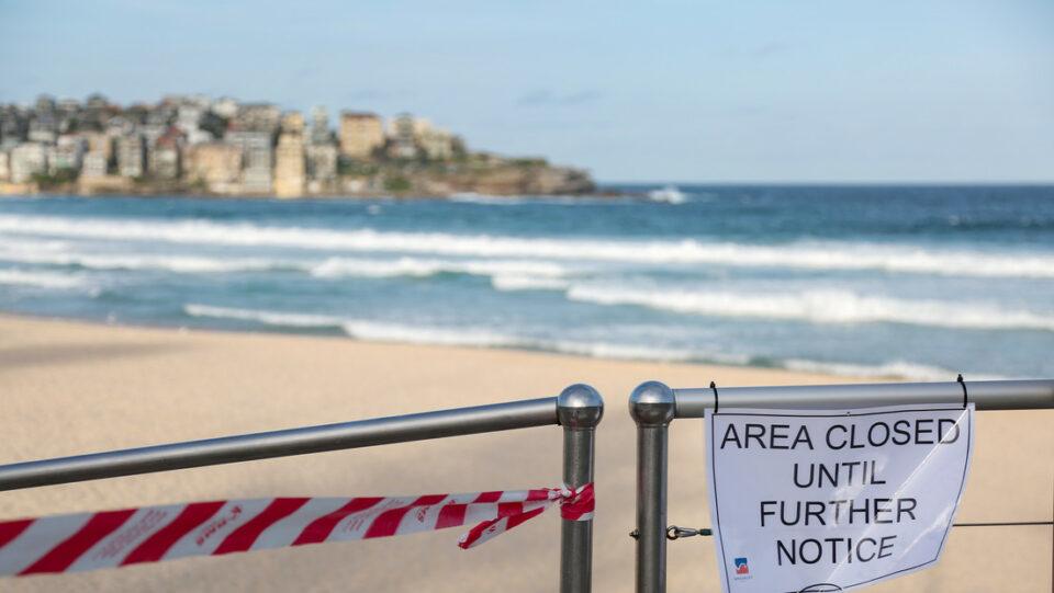 Coogee Beach cerrada por misteriosas bolas negras del tamaño de pelotas de golf