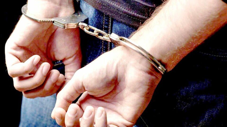 Policía detiene a tres personas por robos de celulares en Cochabamba