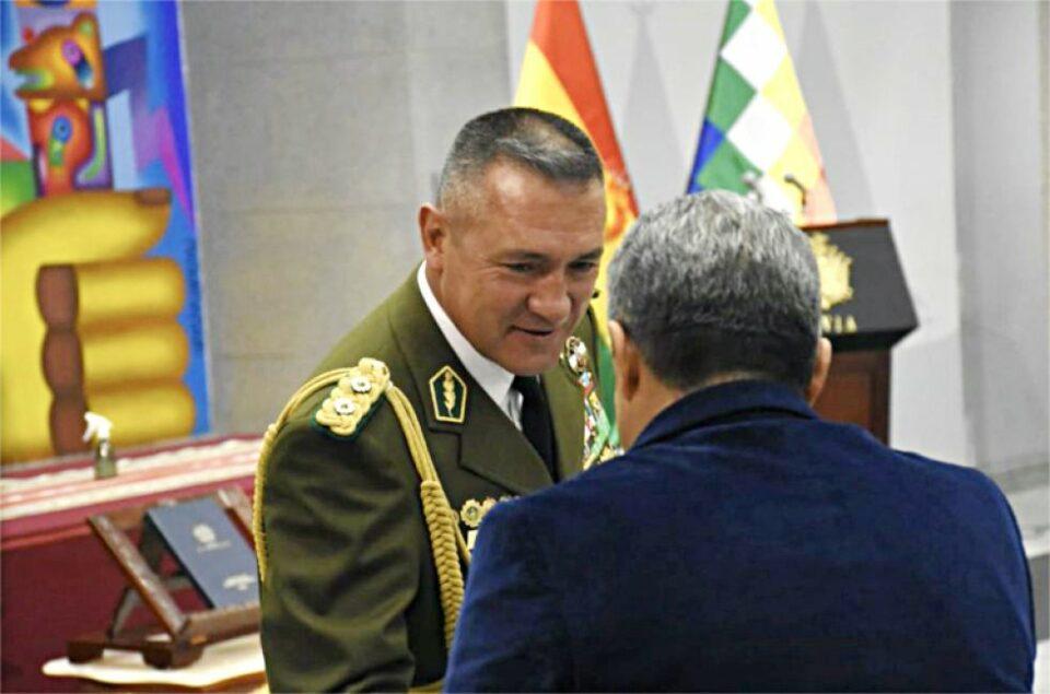 Presidente Arce posesiona a Augusto Russo como nuevo comandante de la Policía