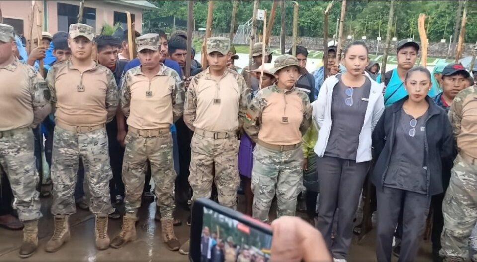 Un recinto militar sigue bajo control de cocaleros