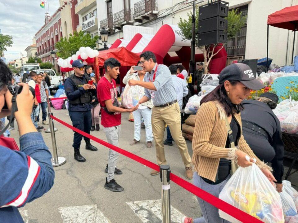 Logran 2 toneladas de víveres para afectados de la Víbora Negra