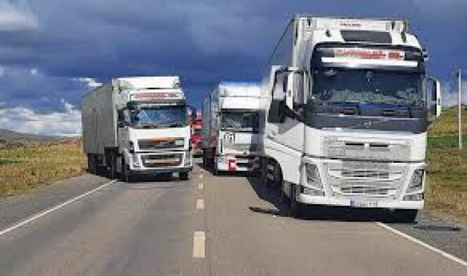Transporte pesado convoca a la Primera Cumbre del Transporte Boliviano ante crisis social y económica
