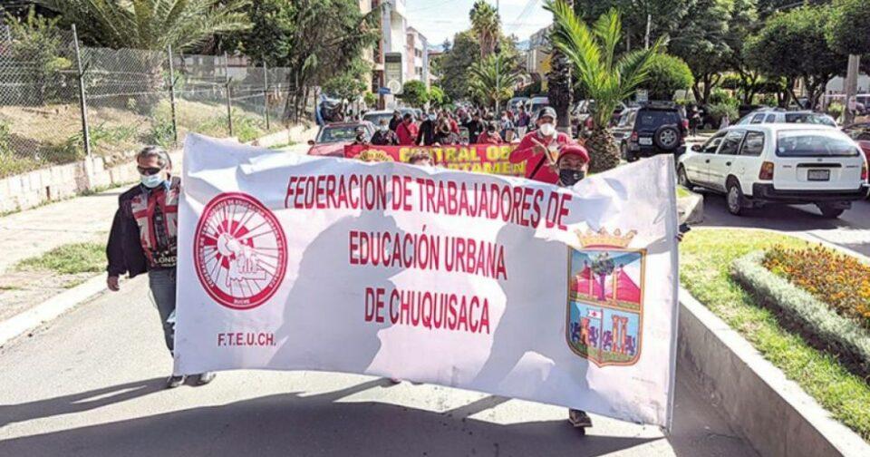 Maestros urbanos alistan marcha en Sucre en reclamo del alza de precios y escasez de combustibles
