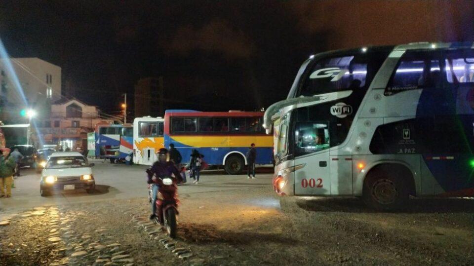 Transportistas de Sucre inician paro y bloqueo de 48 horas por falta de combustible