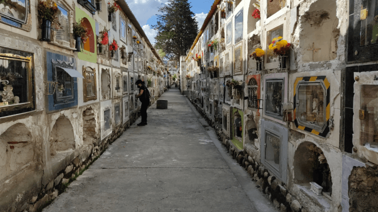 El costo de morir en La Paz: ¿Cuánto gasta una familia doliente al perder a un ser querido?