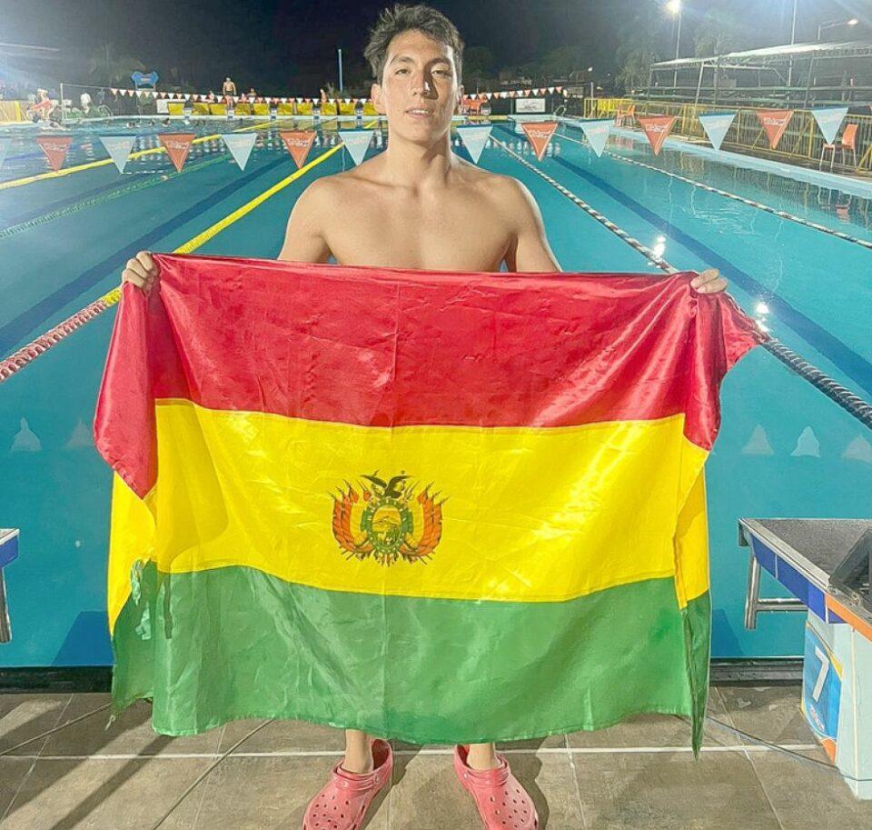Ignacio Laredo rompe récord de natación de más de 30 años en Santa Cruz