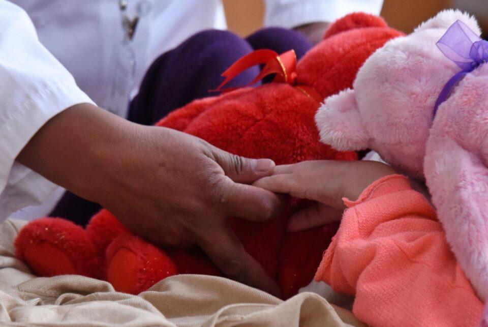 Dos niños mueren por una bacteria en Cochabamba y se activa una alerta