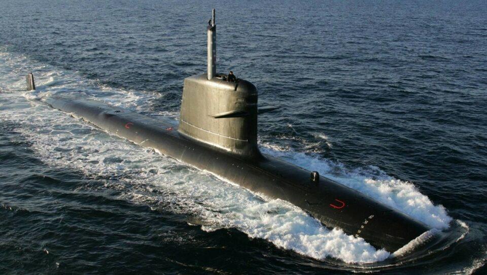Argentina acuerda con Francia la compra de submarinos y buques