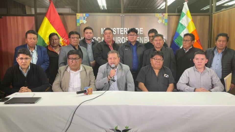 Gobierno y transporte acuerdan inspecciones a plantas de almacenaje para normalizar abastecimiento de combustibles