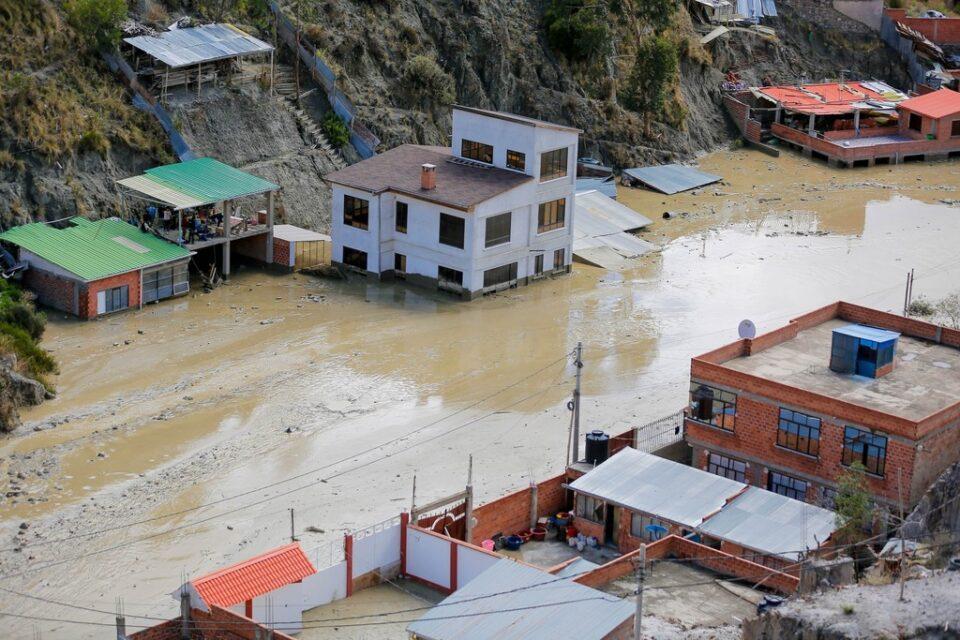 Habilitan puente El Rosario en Bajo Llojeta, mientras se alista bombeo de 100.000 toneladas de lodo