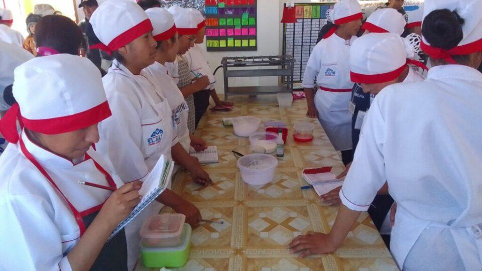 Alcaldía de El Alto ofrece cursos gratuitos de repostería y manualidades navideñas