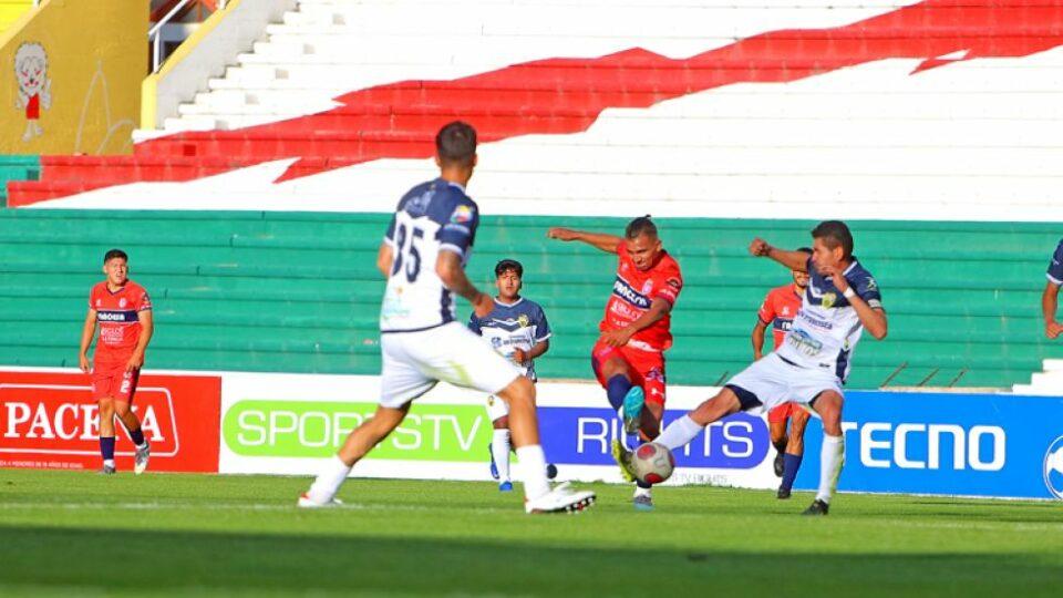 Universitario empató con Fatic, pero se instaló en la siguiente fase