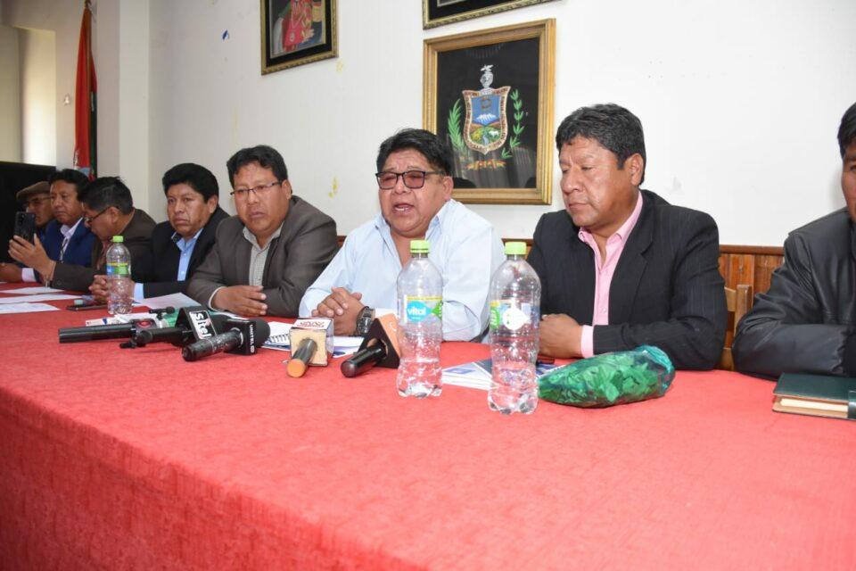 Choferes de La Paz amenazan con no pagar peajes si no se soluciona desabastecimiento de combustible