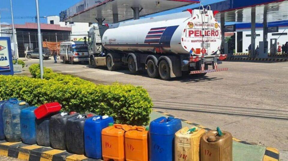 Reclaman falta de control en la venta de carburantes en Tarija