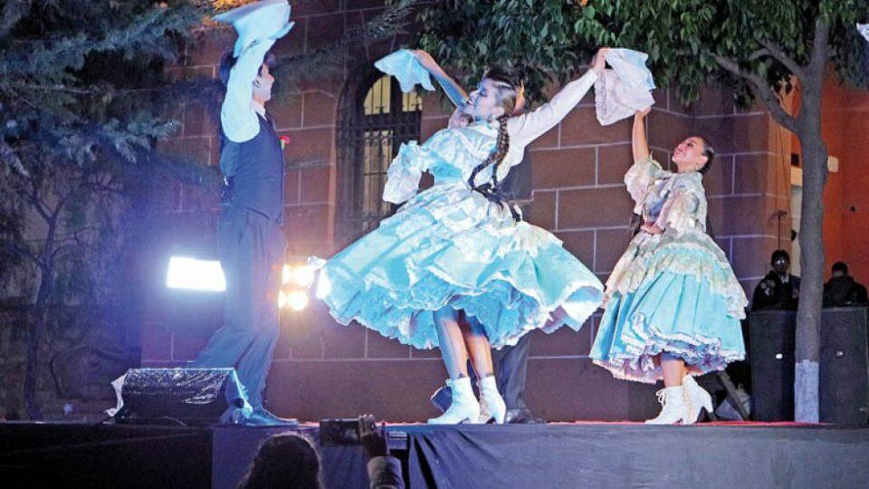 Éxito de la segunda versión de 'Postales de la Época Dorada' en Sucre