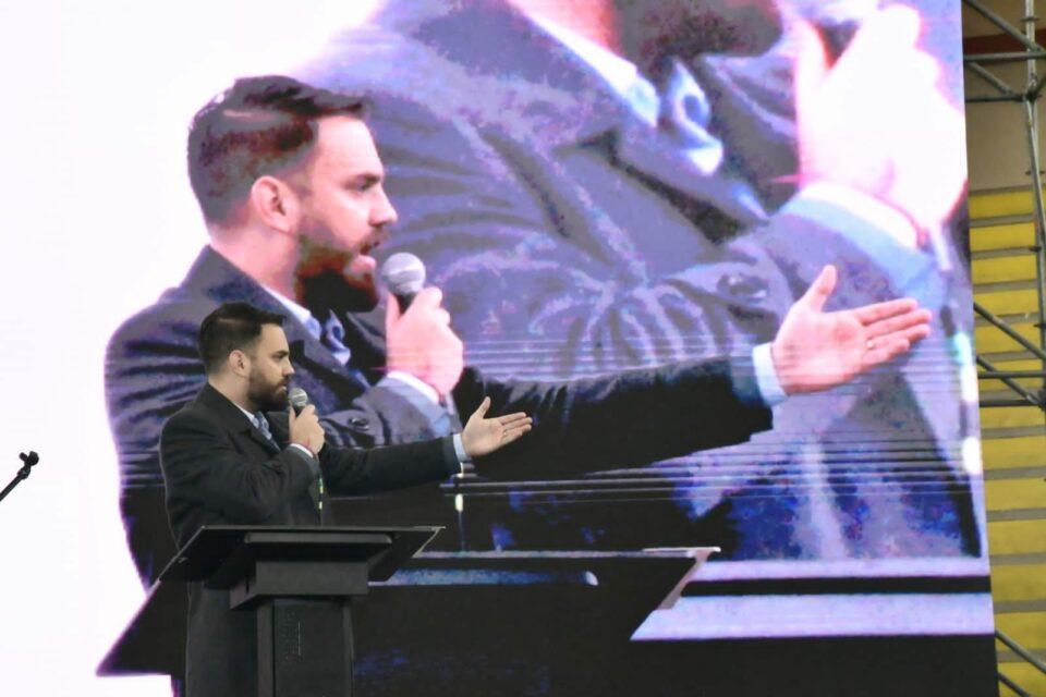 Ministro del Castillo afirma que leyes de Andrónico Rodríguez no tienen validez