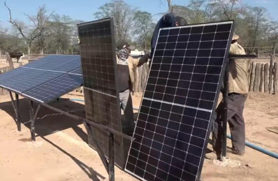 Comunidad Las Bayas convierte pozo de agua a energía solar en proyecto piloto