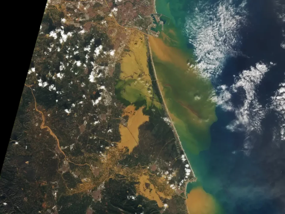 Así se ve la catástrofe de la DANA en Valencia desde el espacio